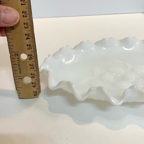 VTG Hazel Atlas Early American Milk Glass Oval Ruffled Rim Pickle Tray C. 1958 - Picture 5 of 6